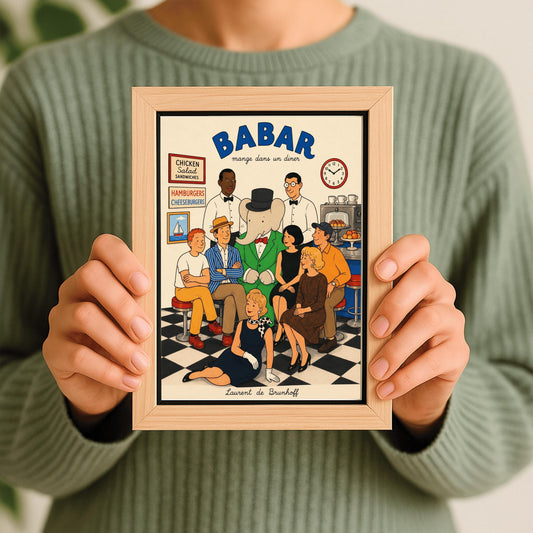 A retro 1950s-style illustration poster titled "BABAR mange dans un diner" in bold blue text at the top. The print features a close-up group portrait of characters inside a diner with a black-and-white checkered floor. In the center, the cartoon elephant King Babar wears his green suit and black top hat. He is surrounded by two smiling waiters in white shirts and bow ties, five patrons sitting closely on stools, and a blonde woman in a black dress and polka-dot scarf posing on the floor in front