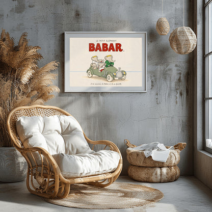 A horizontal illustration featuring Babar the Elephant and his family in a vintage sage-green roadster. Babar, wearing a green suit and crown, is driving. Beside him and in the back seat are his wife Celeste and three young elephants. The car is on a light sandy beach under a large red "BABAR" title. The background is a simple, pale cream sky with a thin blue ocean line. French text at the bottom reads, "À la rencontre de Babar et de sa famille."